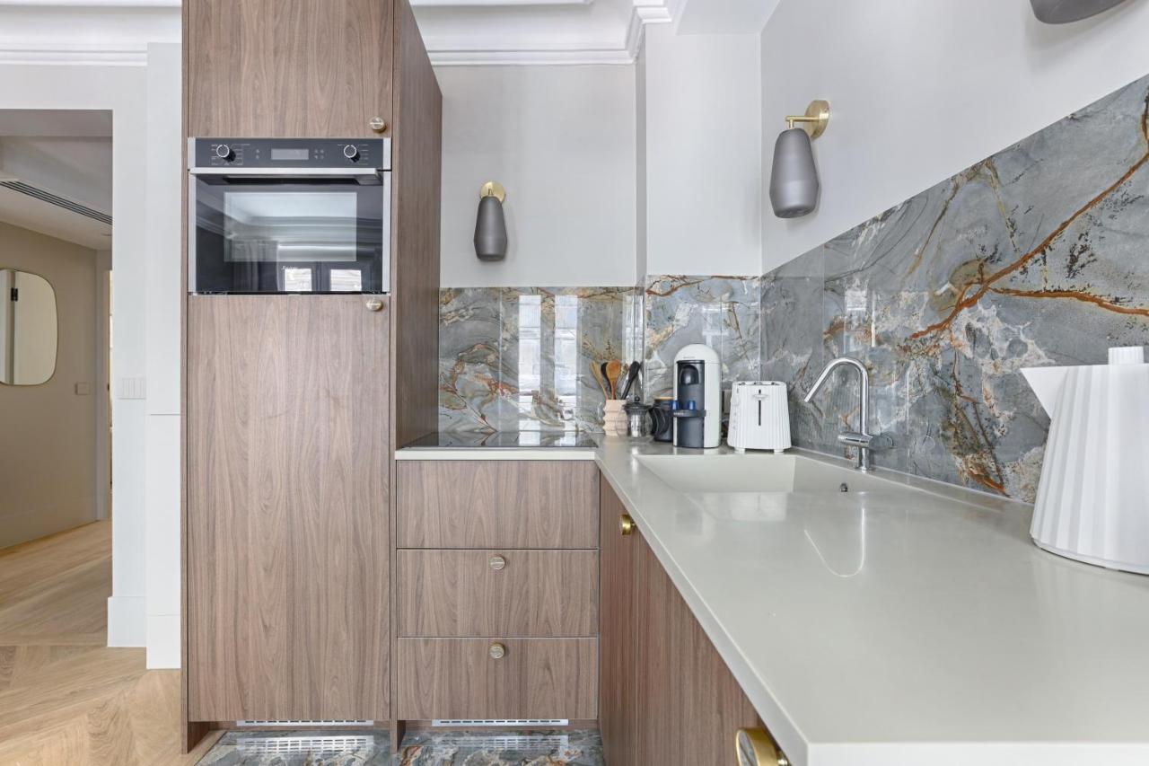 Unique Luxury Parisian Flat 2Br/6P -Champs Elysees Экстерьер фото